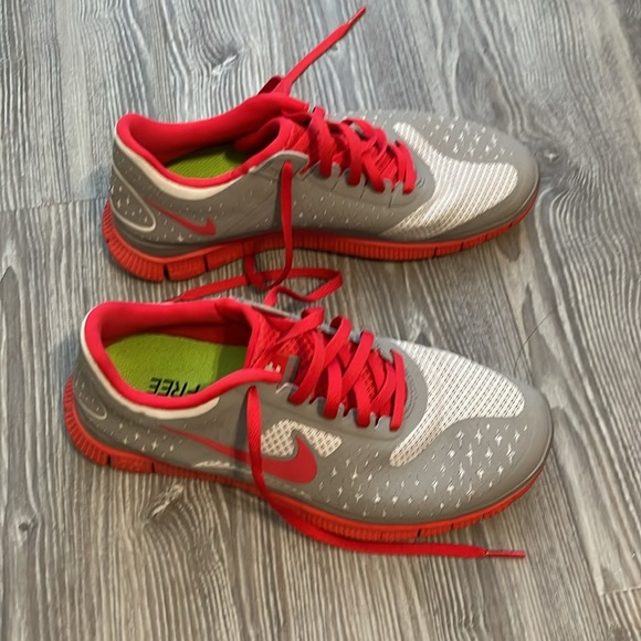 Nike free runs - Picture 2 of 2